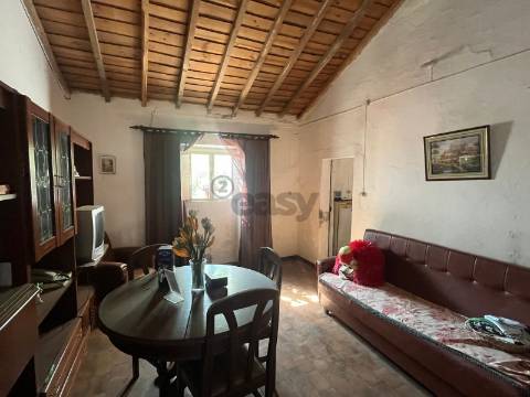 Moradia típica T2 com Quintal, São Mateus, Montemor-o-Novo