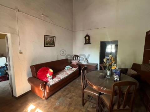 Moradia típica T2 com Quintal, São Mateus, Montemor-o-Novo