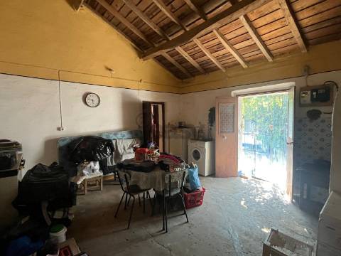 Moradia típica T2 com Quintal, São Mateus, Montemor-o-Novo