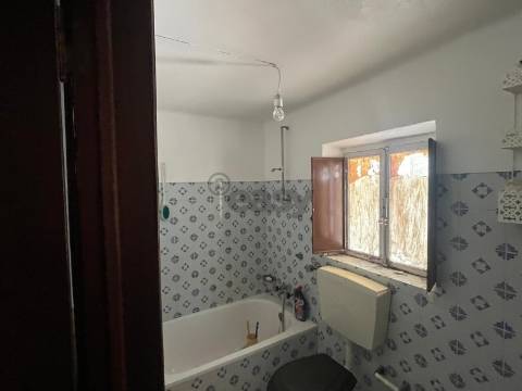 Moradia típica T2 com Quintal, São Mateus, Montemor-o-Novo