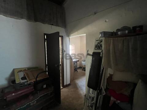 Moradia típica T2 com Quintal, São Mateus, Montemor-o-Novo