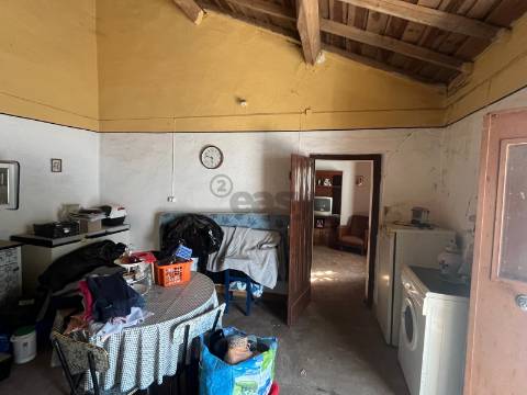 Moradia típica T2 com Quintal, São Mateus, Montemor-o-Novo