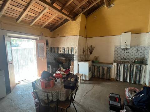 Moradia típica T2 com Quintal, São Mateus, Montemor-o-Novo