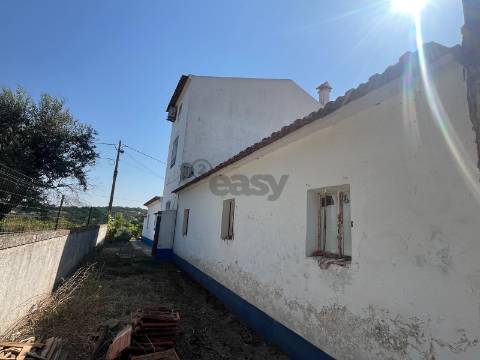 Moradia típica T2 com Quintal, São Mateus, Montemor-o-Novo