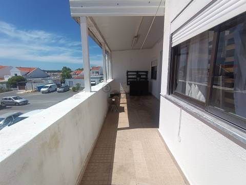 Apartamento T1 com Varanda ampla, Vila Nova de Santo André