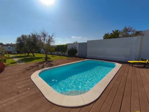 Moradia T3 Totalmente Equipada e Mobilada, com Piscina e Jardim, Ermidas Sado