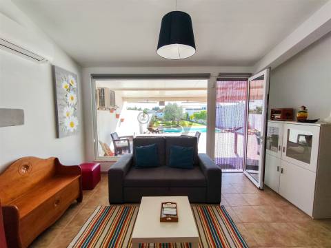 Moradia T3 Totalmente Equipada e Mobilada, com Piscina e Jardim, Ermidas Sado