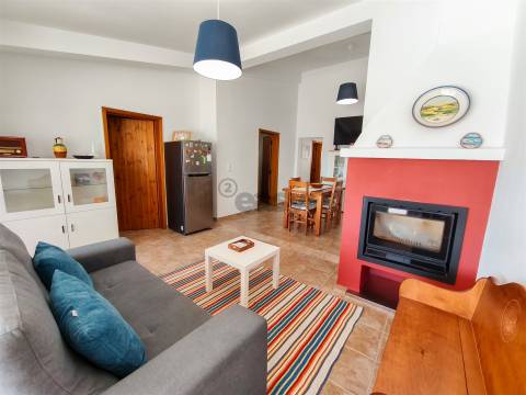 Moradia T3 Totalmente Equipada e Mobilada, com Piscina e Jardim, Ermidas Sado