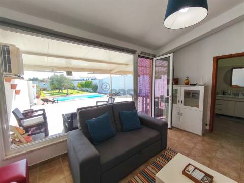 Moradia T3 Totalmente Equipada e Mobilada, com Piscina e Jardim, Ermidas Sado