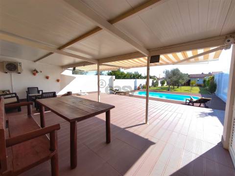 Moradia T3 Totalmente Equipada e Mobilada, com Piscina e Jardim, Ermidas Sado
