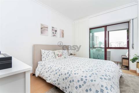 Apartamento T2 Venda em Mina de Água,Amadora