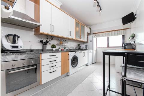 Apartamento T2 Venda em Mina de Água,Amadora