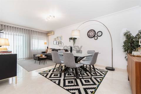 Apartamento T2 Venda em Mina de Água,Amadora