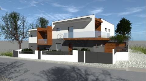 Moradia T4 com piscina em Odivelas