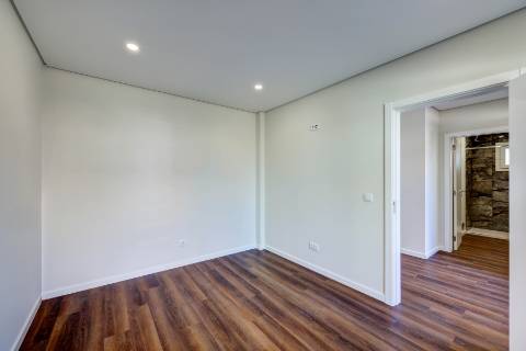 Moradia T4 com piscina em Odivelas