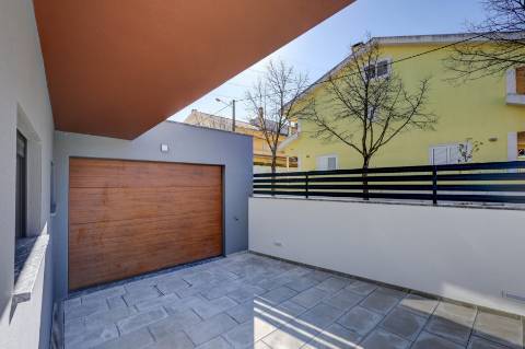 Moradia T4 com piscina em Odivelas