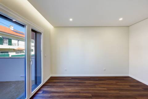 Moradia T4 com piscina em Odivelas