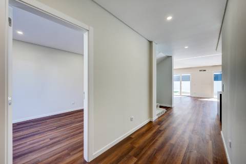 Moradia T4 com piscina em Odivelas