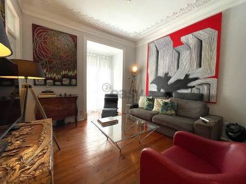 Oportunidade de Investimento: Apartamento Histórico com Alto Potencial para Arrendamento de Quartos