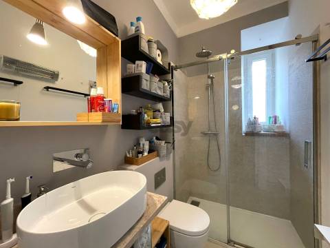 Oportunidade de Investimento: Apartamento Histórico com Alto Potencial para Arrendamento de Quartos