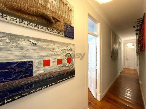 Oportunidade de Investimento: Apartamento Histórico com Alto Potencial para Arrendamento de Quartos