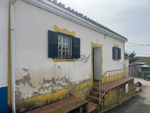 Moradia T2, usada,  Almeirim, Castro Verde