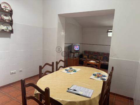 Moradia T2, usada,  Almeirim, Castro Verde