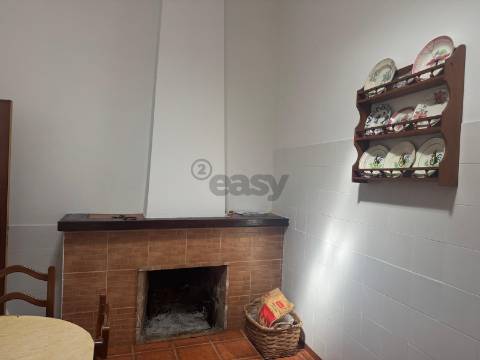 Moradia T2, usada,  Almeirim, Castro Verde