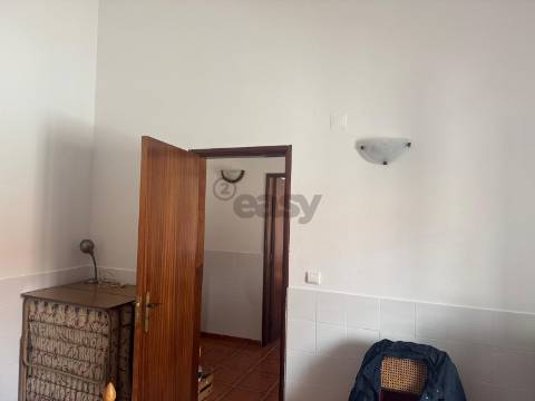 Moradia T2, usada,  Almeirim, Castro Verde