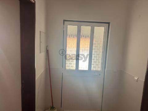 Moradia T2, usada,  Almeirim, Castro Verde