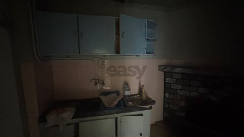 Moradia para remodelar com 8 divisões, 2 anexos e quintal, Castro Verde