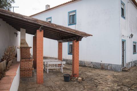 Moradia T4+1 com Garagem em Odemira