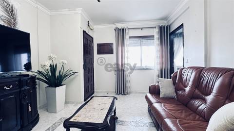 T1+1 Duplex, 2W/C´s, Remodelado com Varanda, Último Piso