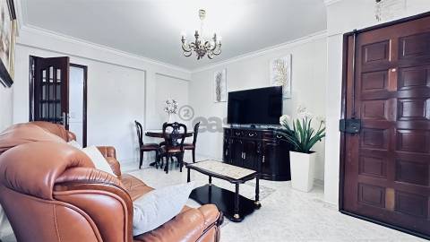 T1+1 Duplex, 2W/C´s, Remodelado com Varanda, Último Piso