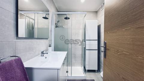 T1+1 Duplex, 2W/C´s, Remodelado com Varanda, Último Piso