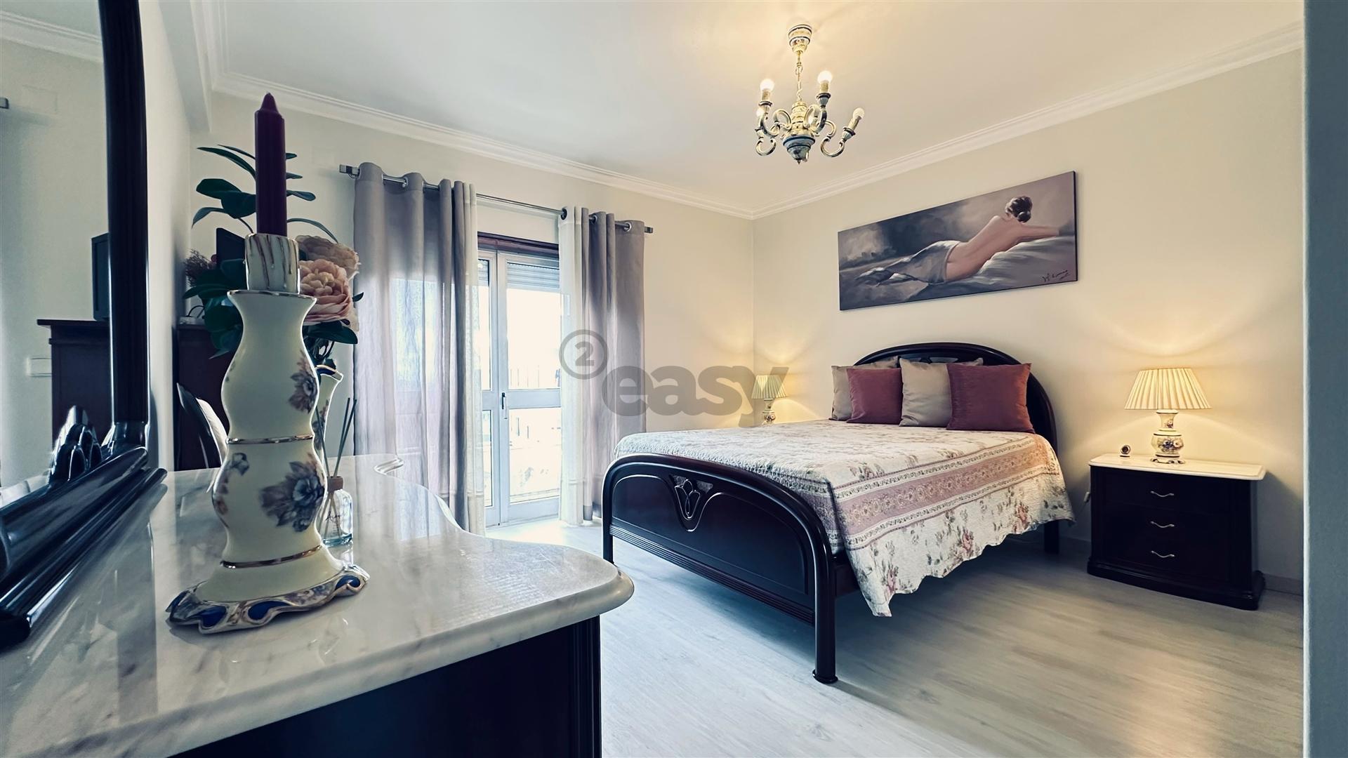 T1+1 Duplex, 2W/C´s, Remodelado com Varanda, Último Piso