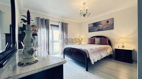 T1+1 Duplex, 2W/C´s, Remodelado com Varanda, Último Piso