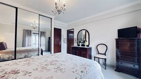 T1+1 Duplex, 2W/C´s, Remodelado com Varanda, Último Piso