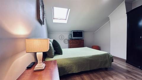 T1+1 Duplex, 2W/C´s, Remodelado com Varanda, Último Piso