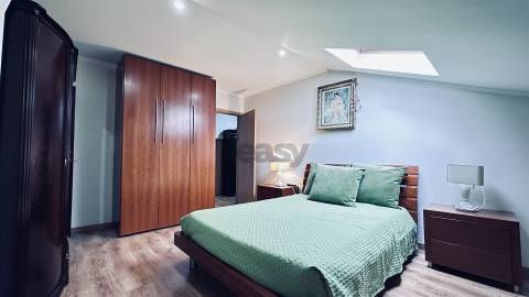 T1+1 Duplex, 2W/C´s, Remodelado com Varanda, Último Piso