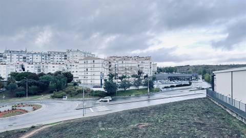 T1+1 Duplex, 2W/C´s, Remodelado com Varanda, Último Piso