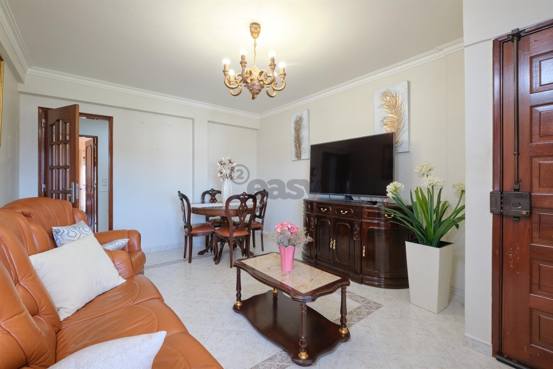 Apartamento T2 (T1+1) Duplex, 2 W/C´s, Remodelado com Varanda, Último Piso