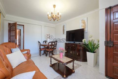 Apartamento T2 (T1+1) Duplex, 2 W/C´s, Remodelado com Varanda, Último Piso