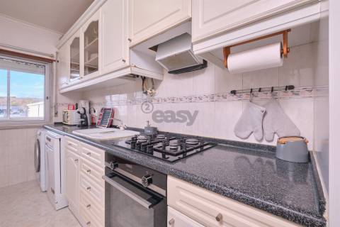 Apartamento T2 (T1+1) Duplex, 2 W/C´s, Remodelado com Varanda, Último Piso