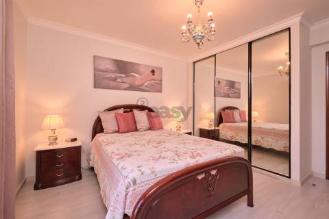 Apartamento T2 (T1+1) Duplex, 2 W/C´s, Remodelado com Varanda, Último Piso