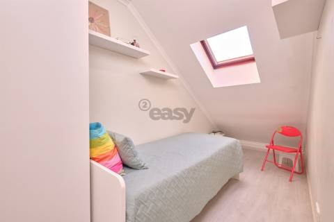 Apartamento T2 (T1+1) Duplex, 2 W/C´s, Remodelado com Varanda, Último Piso