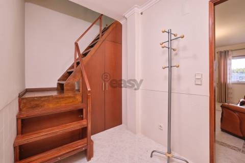 Apartamento T2 (T1+1) Duplex, 2 W/C´s, Remodelado com Varanda, Último Piso