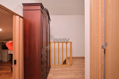 Apartamento T2 (T1+1) Duplex, 2 W/C´s, Remodelado com Varanda, Último Piso