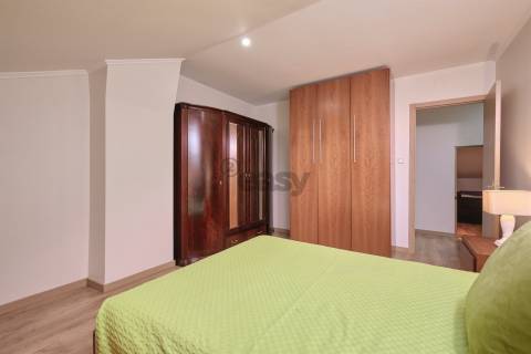 Apartamento T2 (T1+1) Duplex, 2 W/C´s, Remodelado com Varanda, Último Piso