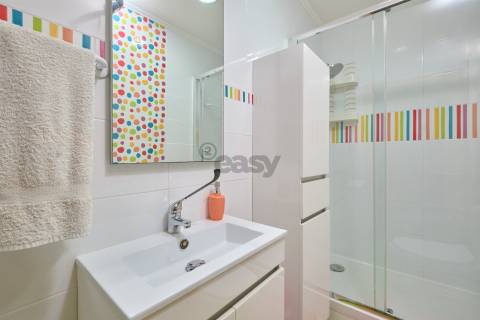 Apartamento T2 (T1+1) Duplex, 2 W/C´s, Remodelado com Varanda, Último Piso